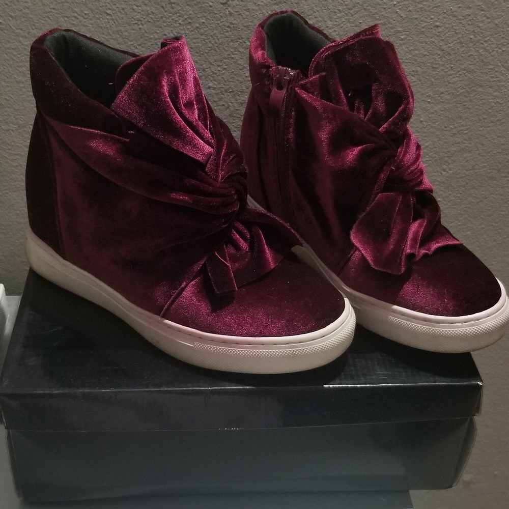 Wedge sneakers